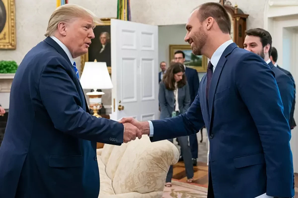 Eduardo Bolsonaro consegue green card dos EUA