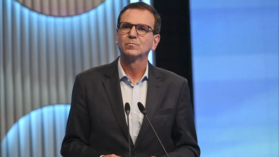 Paes confirma candidatura ao governo do RJ e surpreende com nova chapa