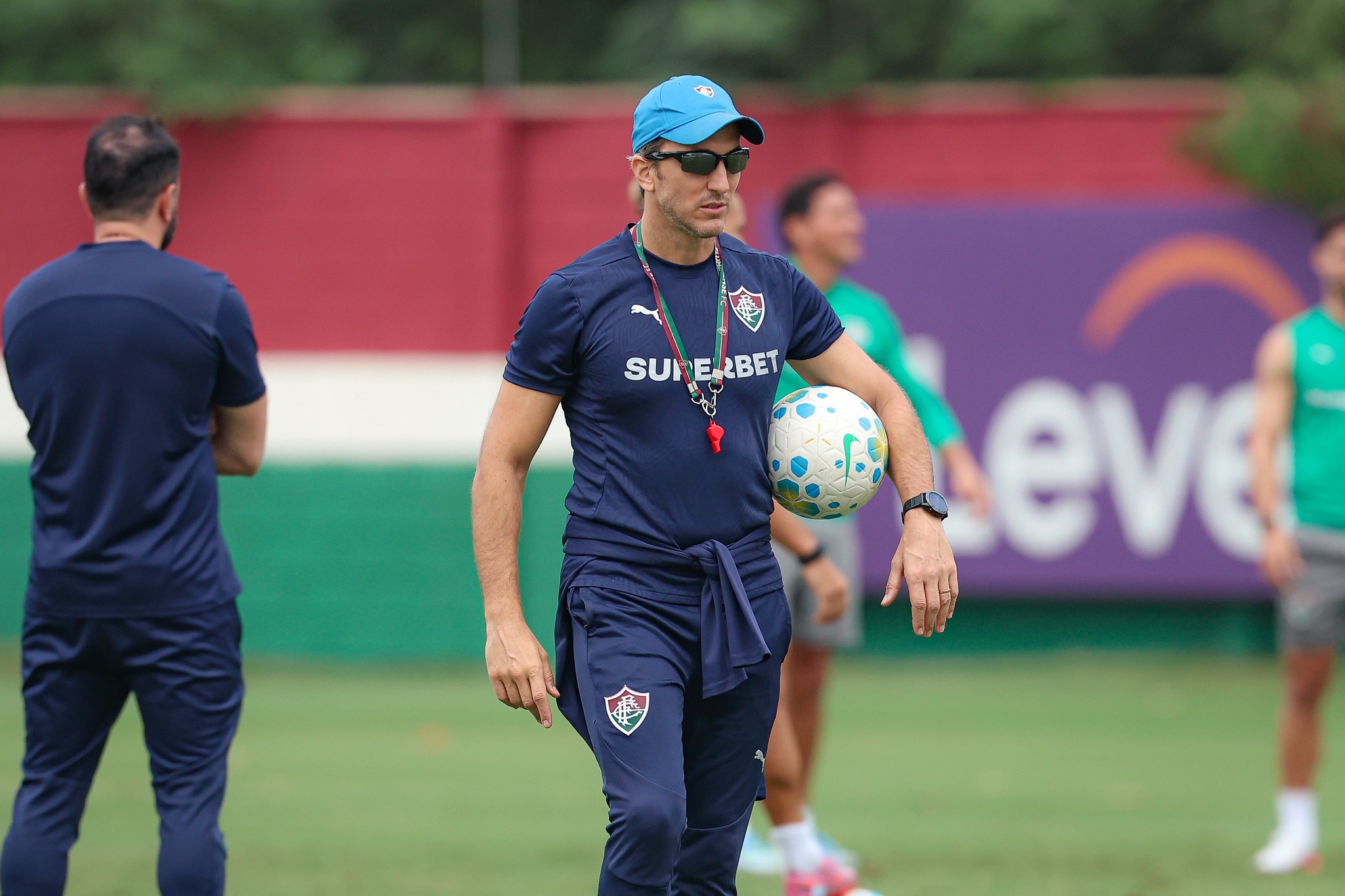 Zubeldía Deve Fazer Mudanças no Defensivo para Enfrentar o Grêmio