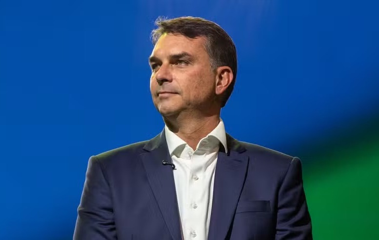 Flávio terá mais tempo de TV que Bolsonaro em 2022