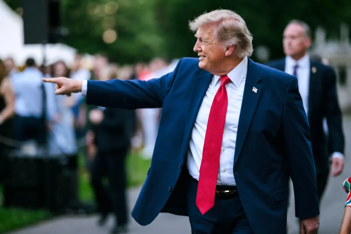 Trump ignora possível acordo de paz com Irã e reforça controle sobre Estreito