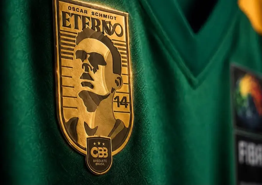 Seleção Brasileira de Basquete homenageia Oscar Schmidt em uniforme nas Eliminatórias da Copa