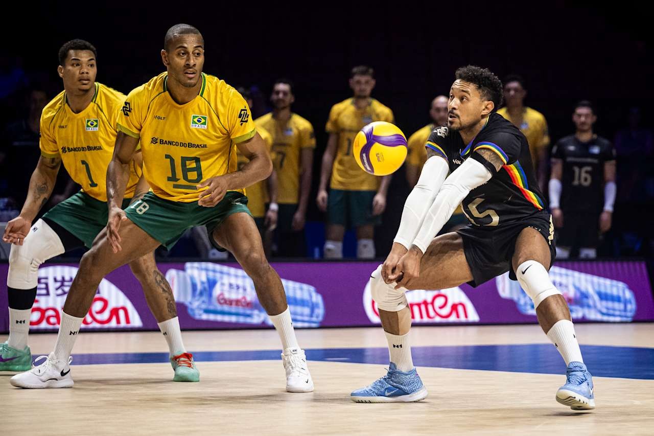 Bernardinho anuncia os 14 convocados para o Pré-Olímpico de Vôlei no Rio sem Douglas