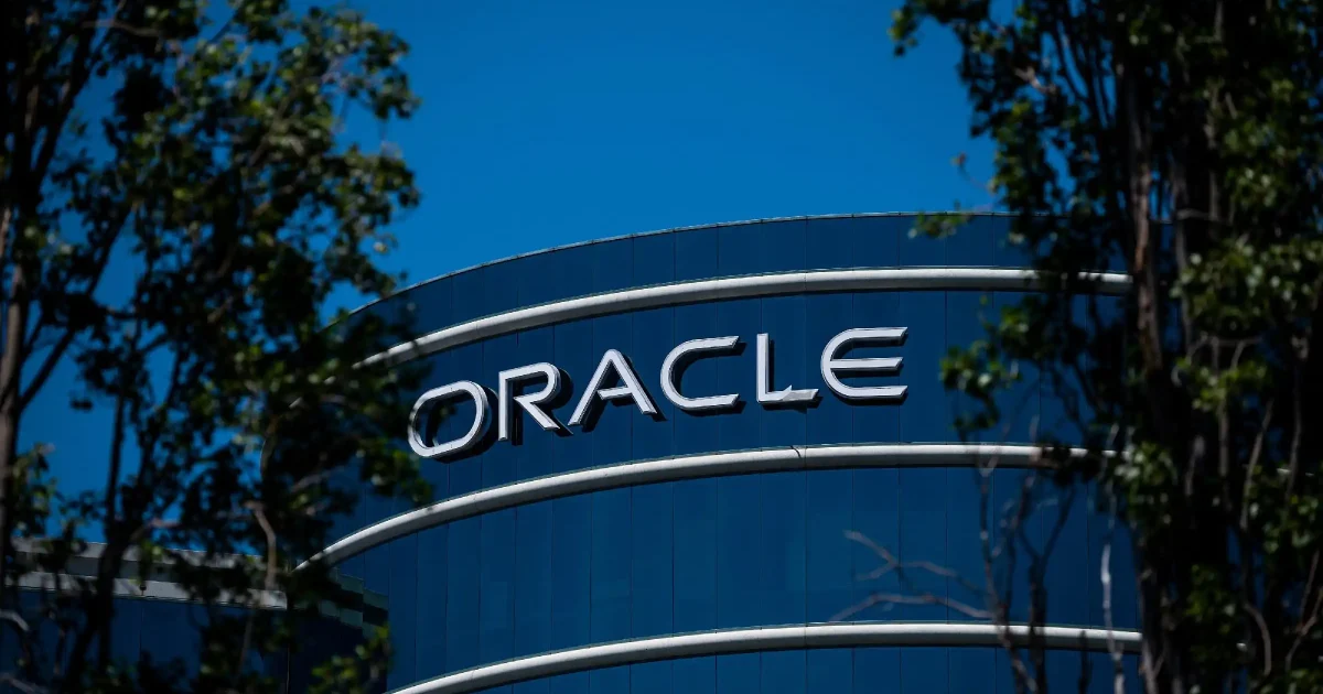 Oracle amplia gastos com demissões em US$ 700 mi para investir em IA