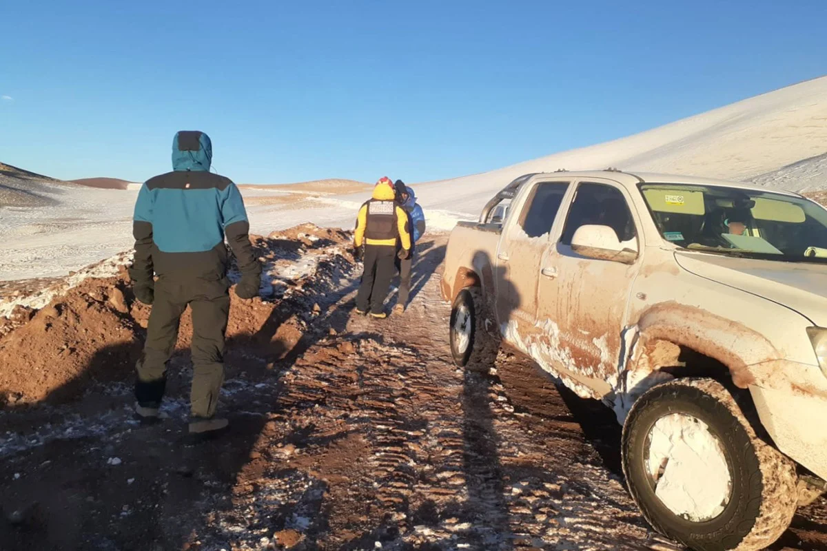 Turistas ficam presos por neves em montanha argentina