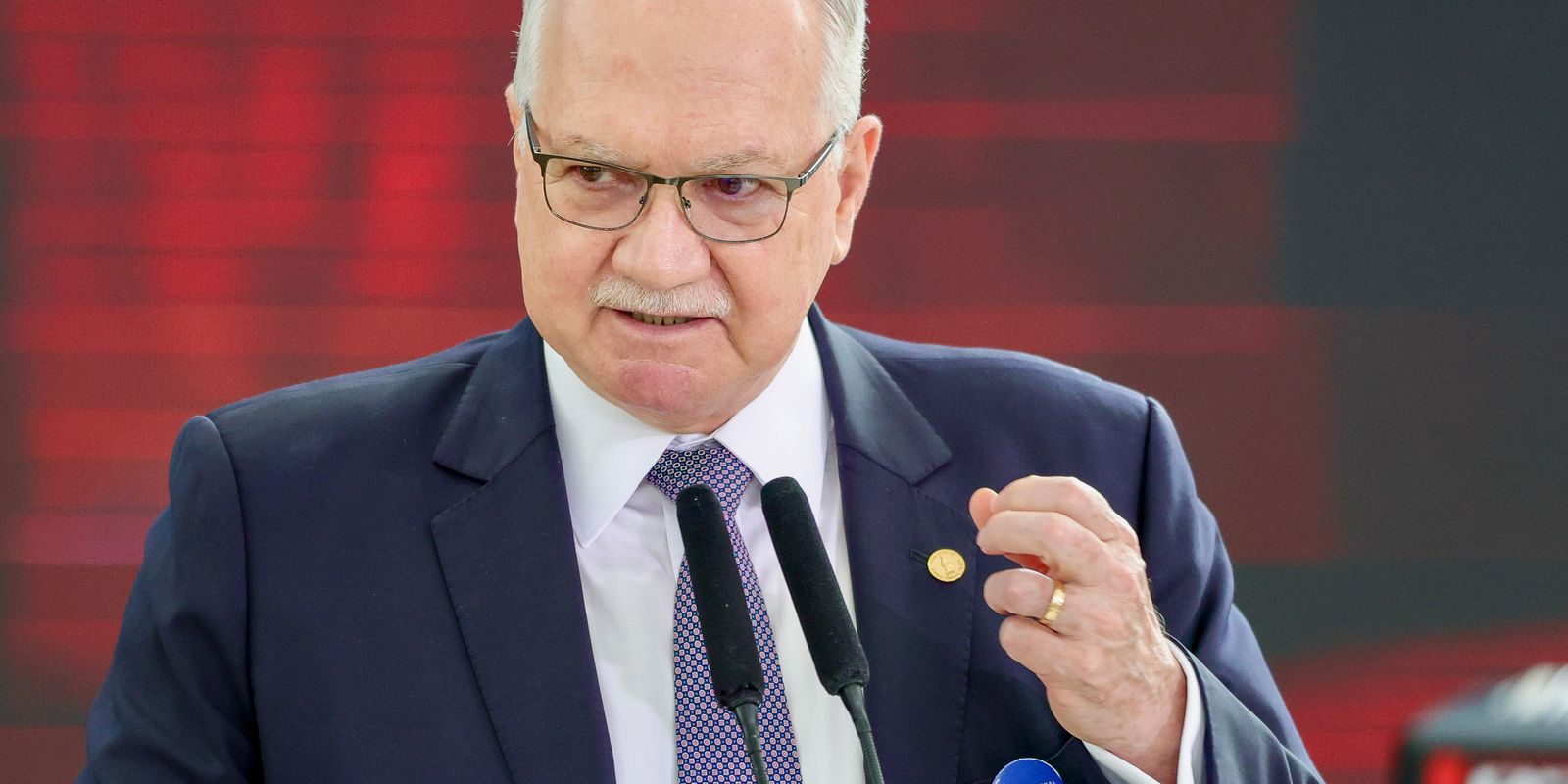Fachin critica Milei e defende autonomia do STF