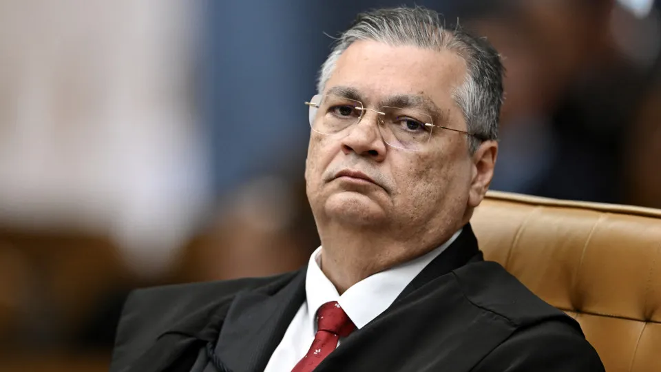 Flávio Dino autoriza inquérito contra Lulinha pela segunda vez; já foram abertos três casos