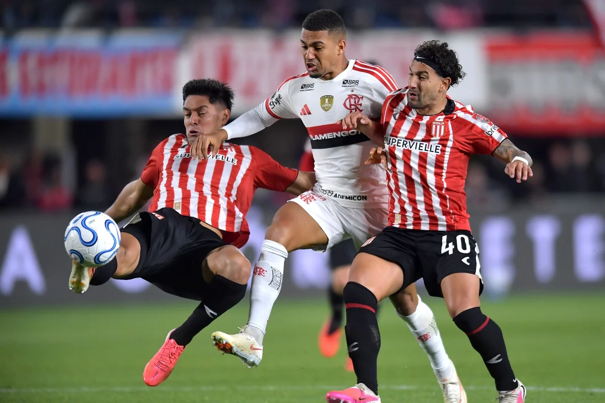 Libertadores: Estudiantes e Flamengo empatam sem gols na ida da semifinal na Argentina