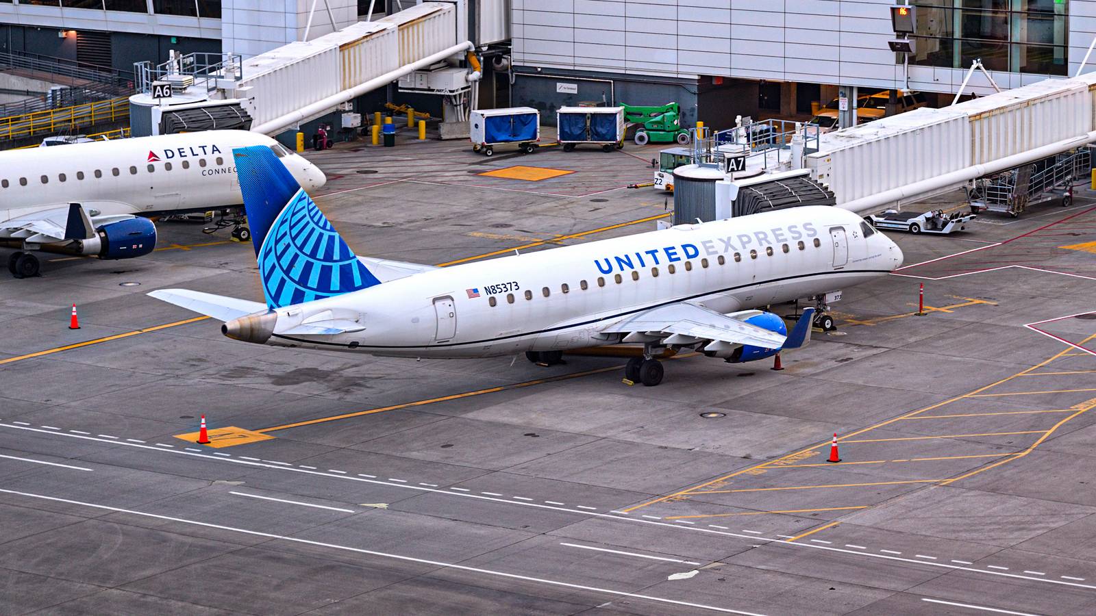 FAA impõe limite e United Airlines adia 10 rotas domésticas em Chicago até 2027