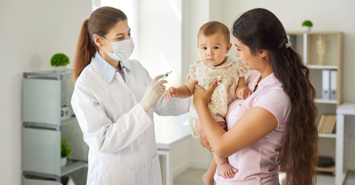 Por que crianças tomam tantas vacinas? Médico esclarece doses e segurança