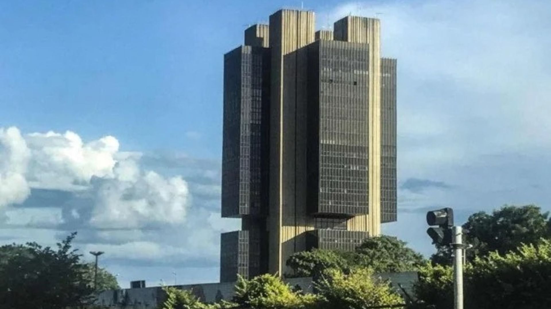 BC liquida Simpala por violações e deterioração financeira