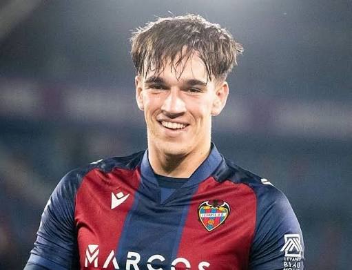 Real Madrid Signs Levante Striker Carlos Espi for €25m