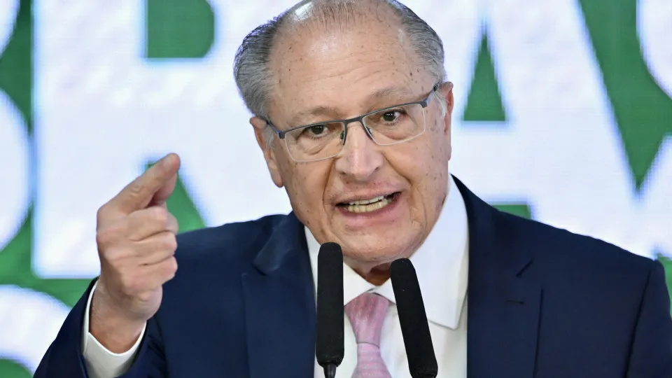 Alckmin critica Milei por ofensas contra Lula e ministros
