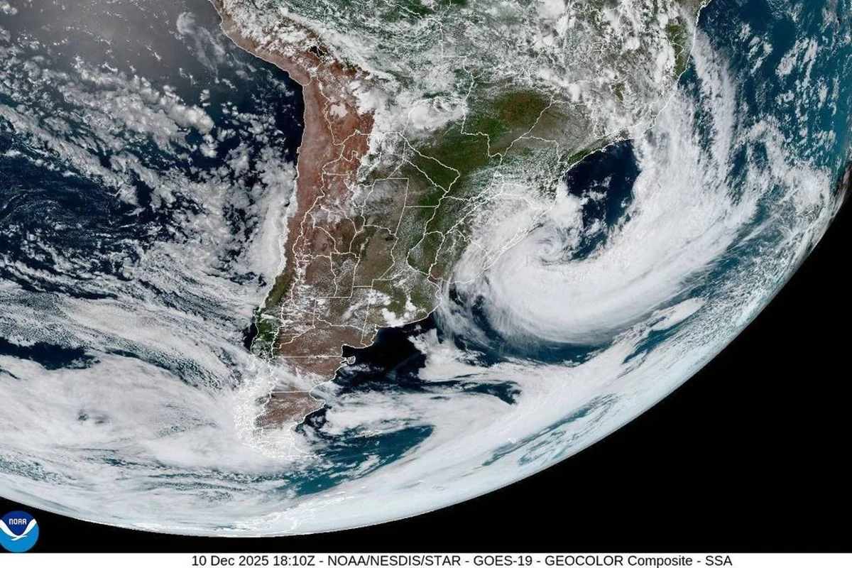 Ciclone Bomba Pode Atingir Sul do Brasil com Ventos Acima de 60 km/h