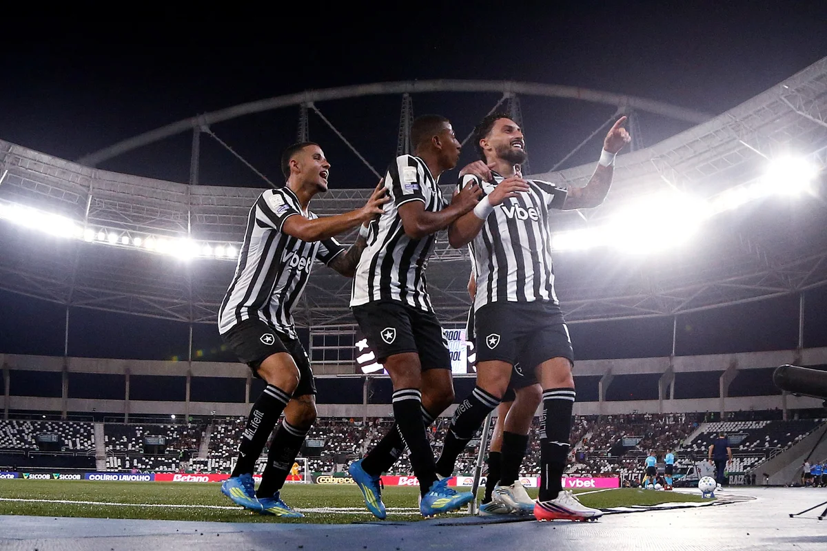 Botafogo x Athletico-PR: veja onde assistir ao vivo ao duelo pelo Brasileirão