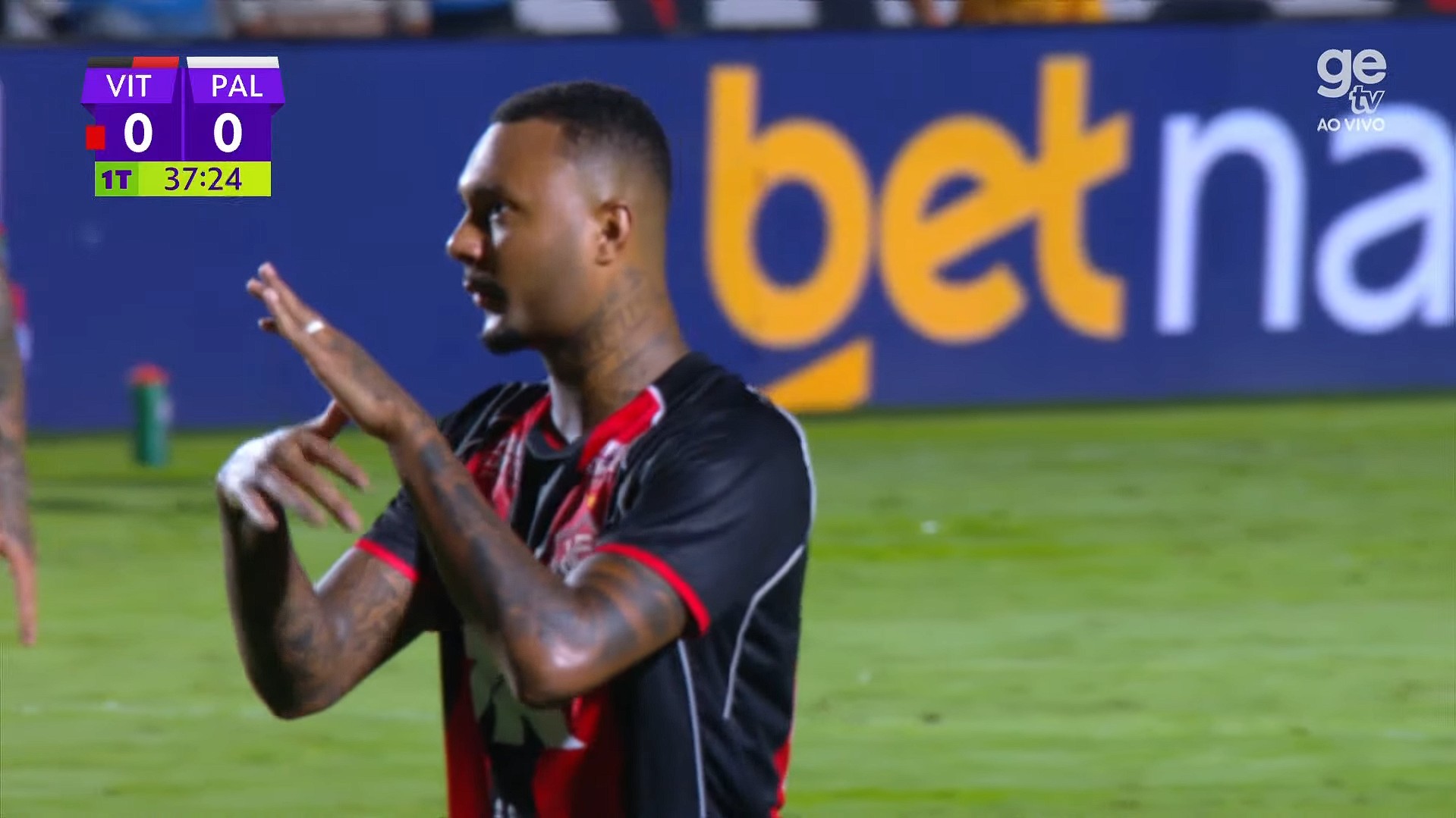 Vitória repudia declaração de Abel Ferreira sobre Luan Cândido