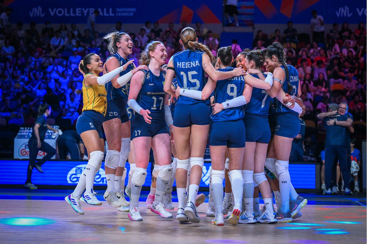 Brasil vai encarar a atual bicampeã Itália na semifinal do Vôlei