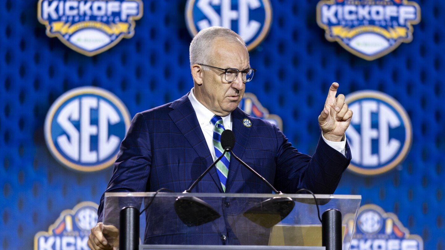 SEC Commissioner: NCAA Breakaway 'Real' as Major Conferences Discuss Leagues