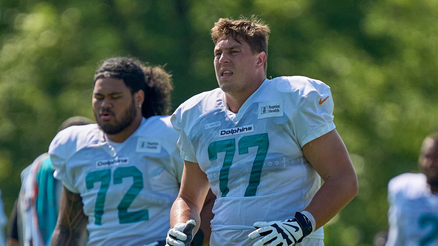 Panthers Claim Ryan Hayes Off Waivers From Titans