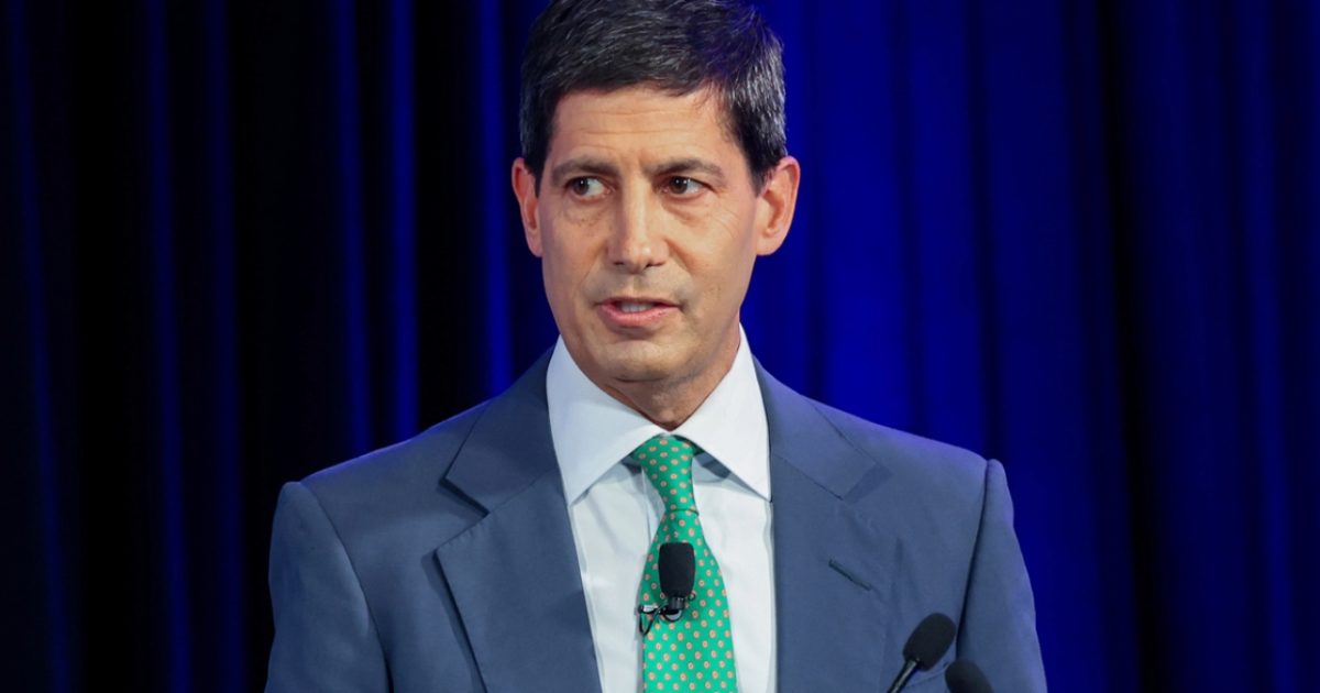 Warsh deixa mercado no escuro sobre próximo passo do Fed