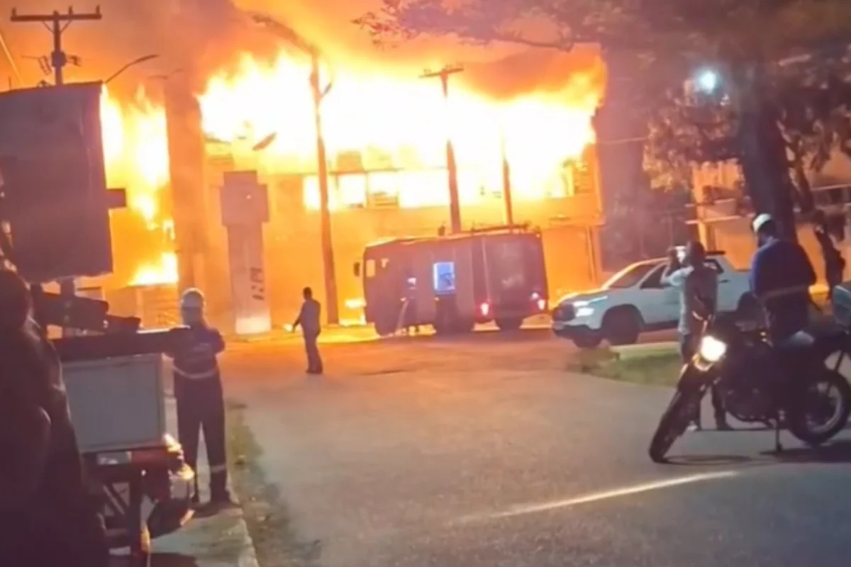 Incêndio atinge prédio de pesquisa da UFPE e Polícia Federal investiga o caso