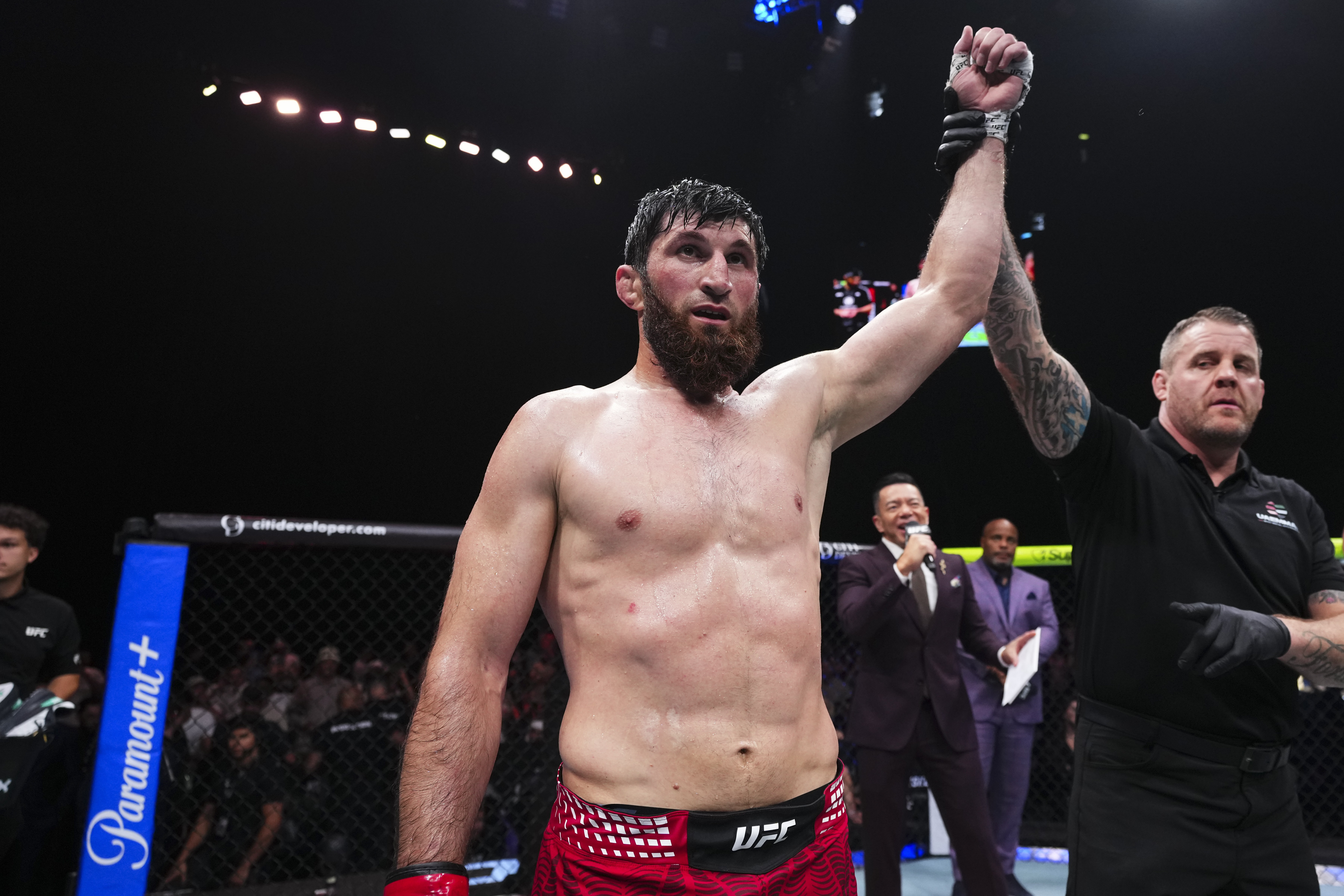 Ankalaev mira luta contra Borrachinha no UFC Abu Dhabi