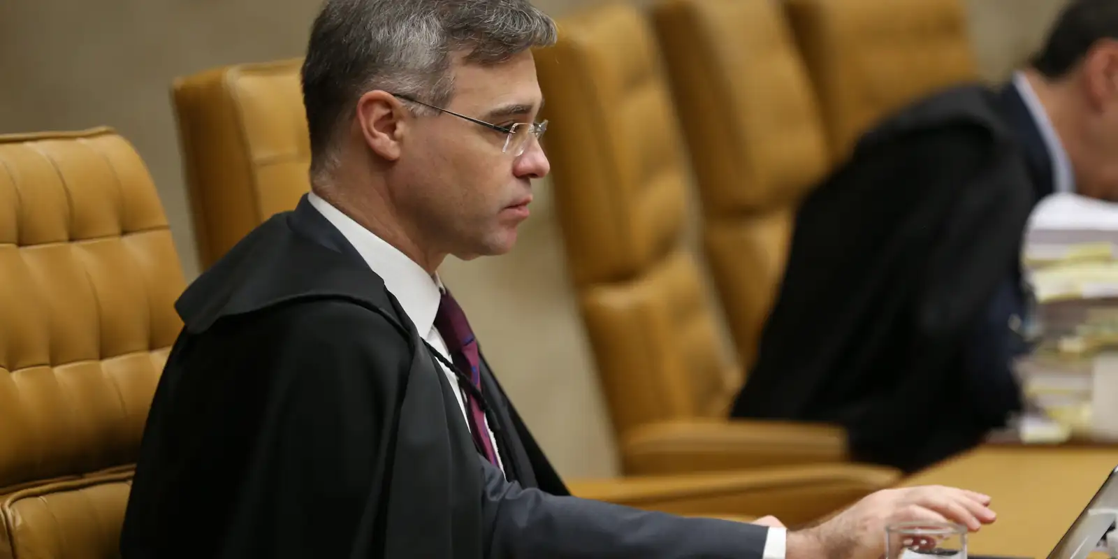 Mendonça levanta sigilo de 39 processos no STF, incluindo casos de Flávio Bolsonaro e Ciro Nogueira