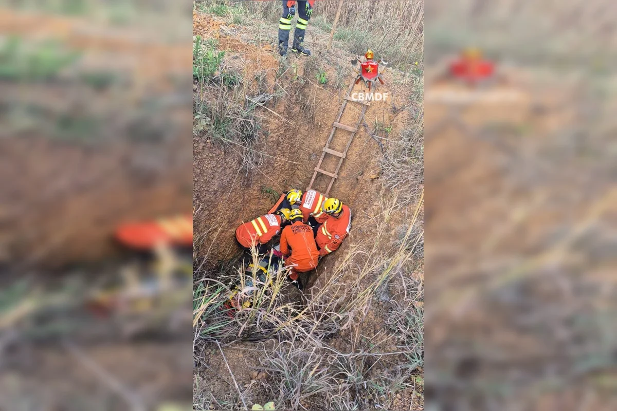 Homem é resgatado após cair em buraco de 3 metros no DF