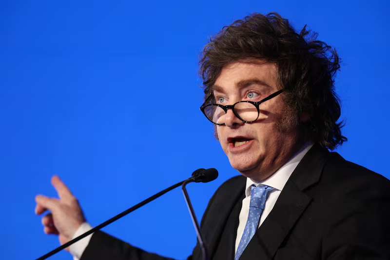 Milei acusa esquerda global e oposição por "onda anti-Argentina"