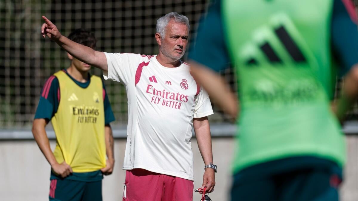 Mourinho Returns to Real Madrid as Barca Stretches Squad