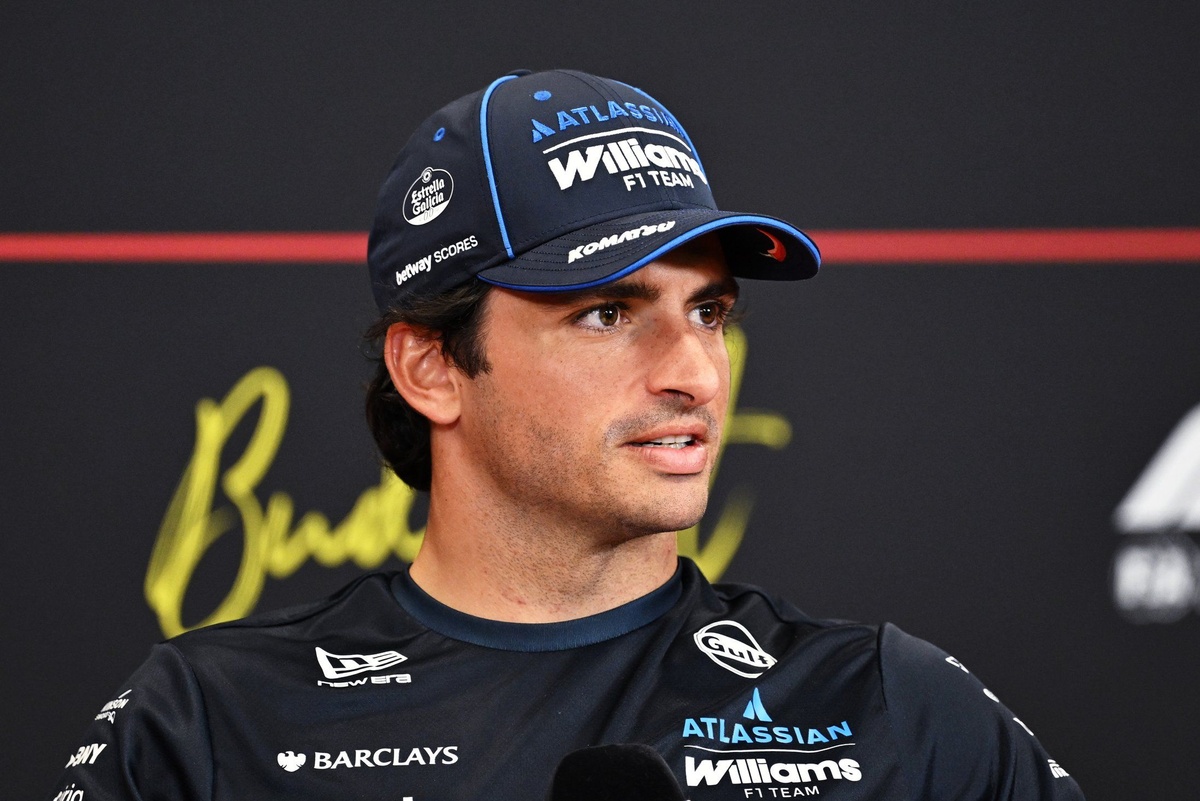 Carlos Sainz Shares Summer Break Plans for F1 Season Pause