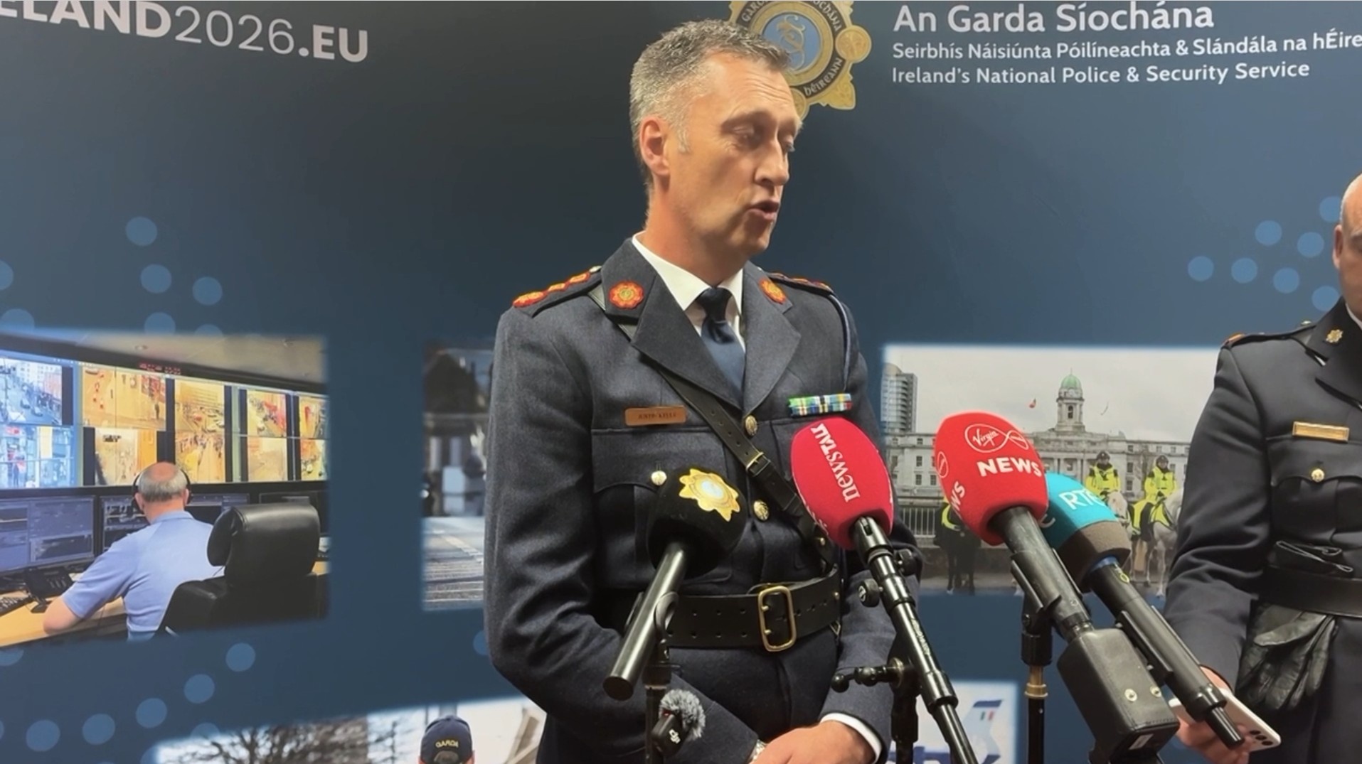 Polícia irlandesa descobre bomba perto fronteira na Irlanda do Norte