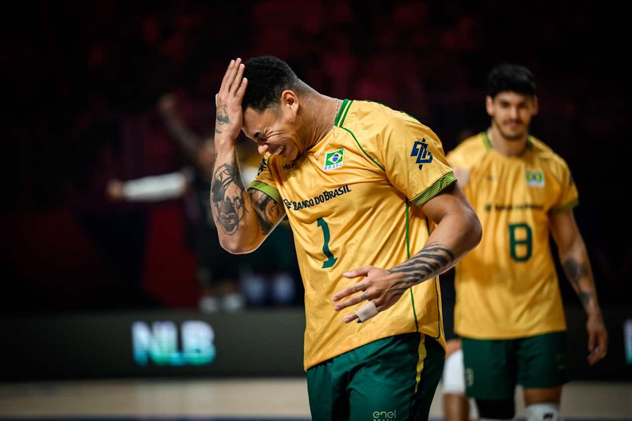 Seleção masculina de vôlei do Brasil perde para a Itália em amistoso na Europa