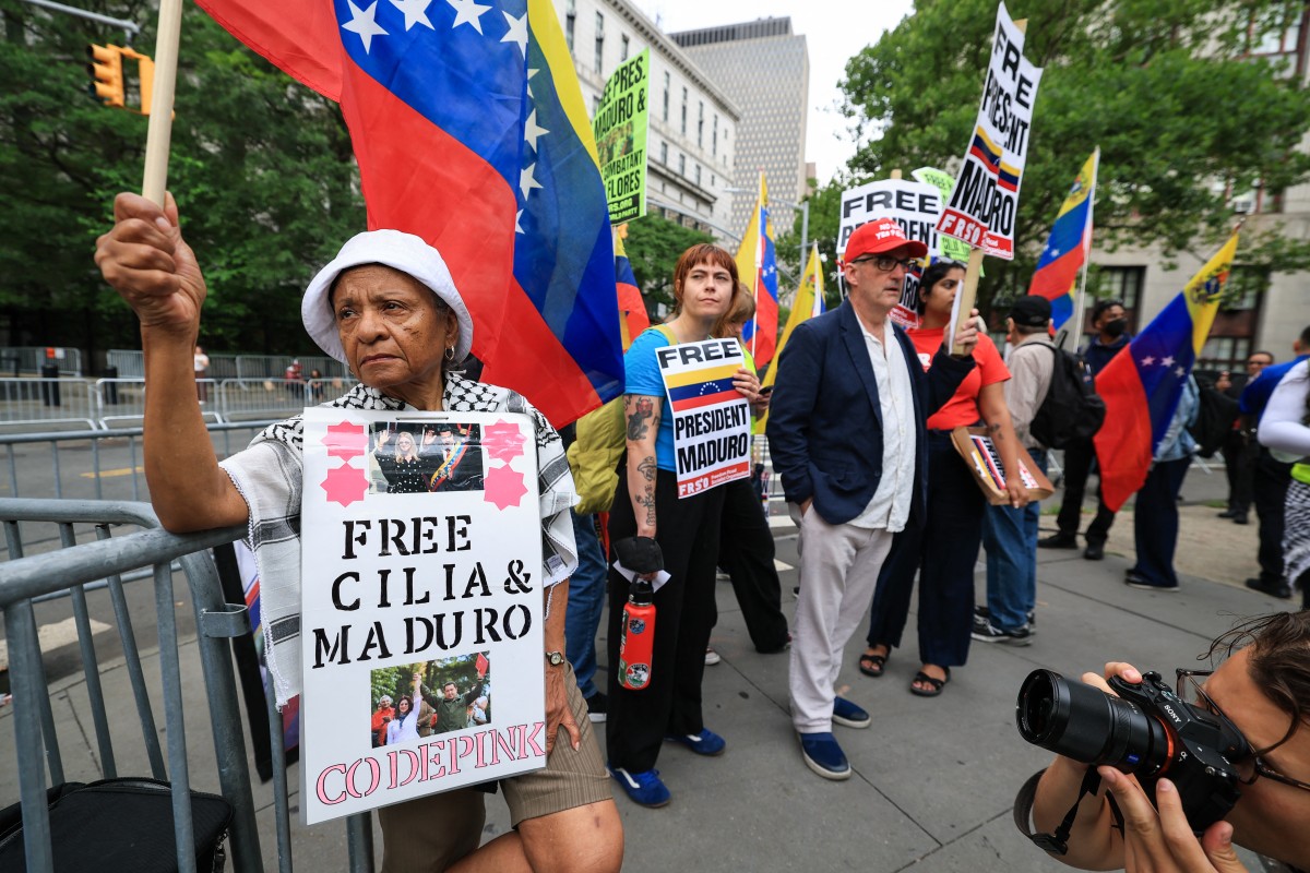 Sindicatos e aposentados protestam contra ajustes de Milei