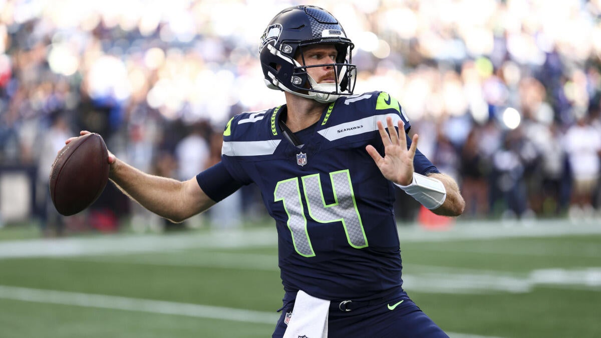 Seahawks QB Sam Darnold suffers hip injury, expected to miss 'some' time after MRI