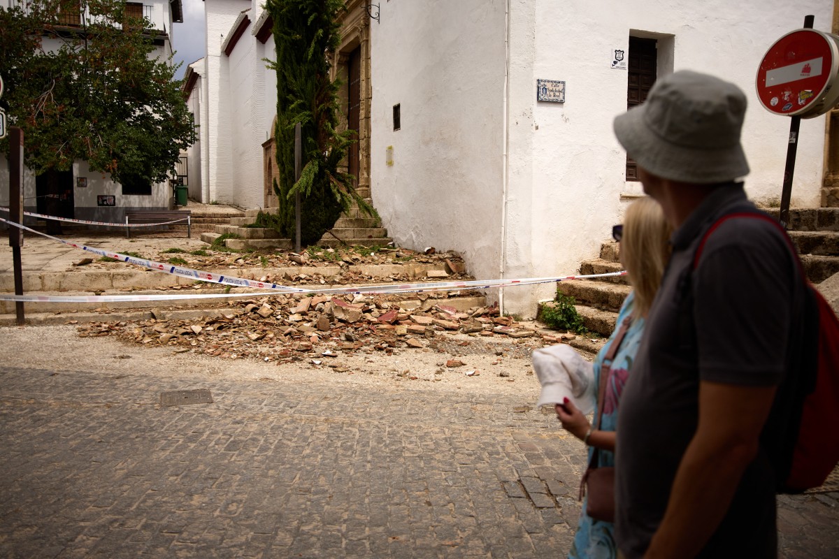 Terremoto demagnitude 5 atinge Granada, danifica casas e carros