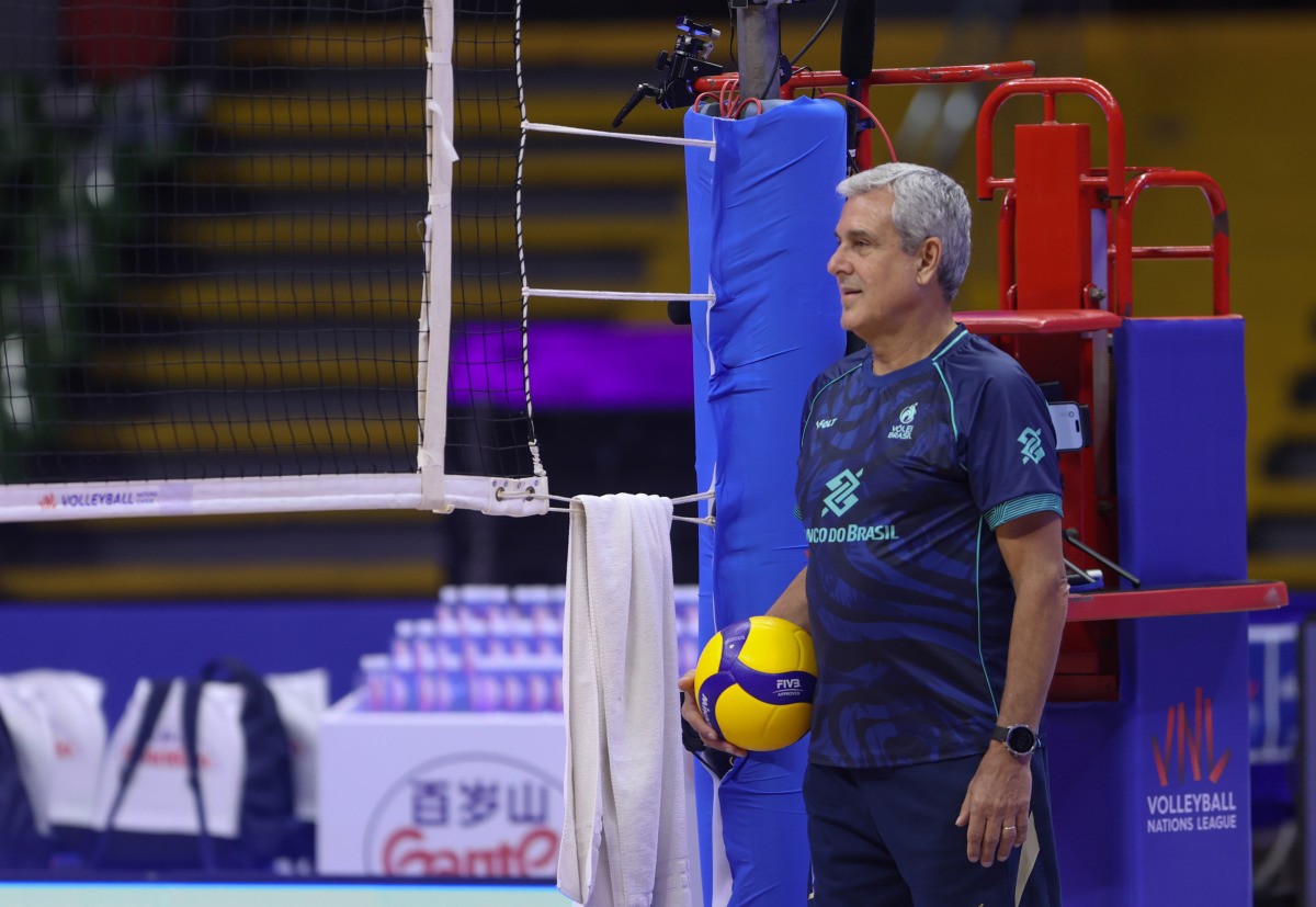 Zé Roberto elogia postura brasileira e cita renovação na VNL