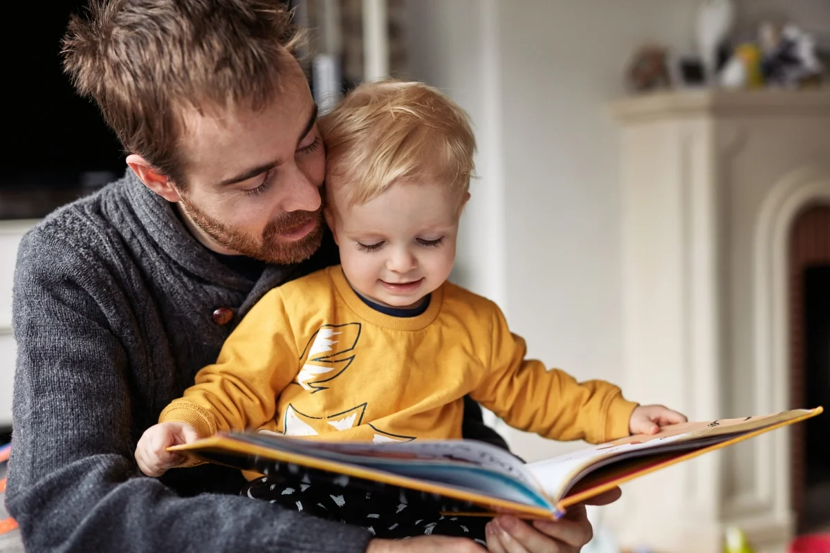 Leitura fortalece vínculo entre pais e filhos no Dia dos Pais