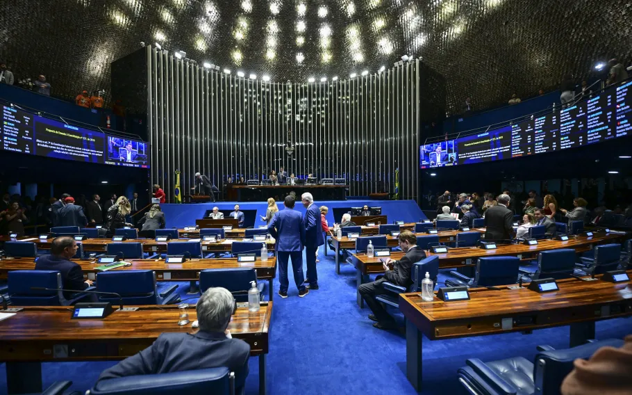 Senado aprova fim da escala 6x1 e jornada 5x2 entra em vigor em dezembro