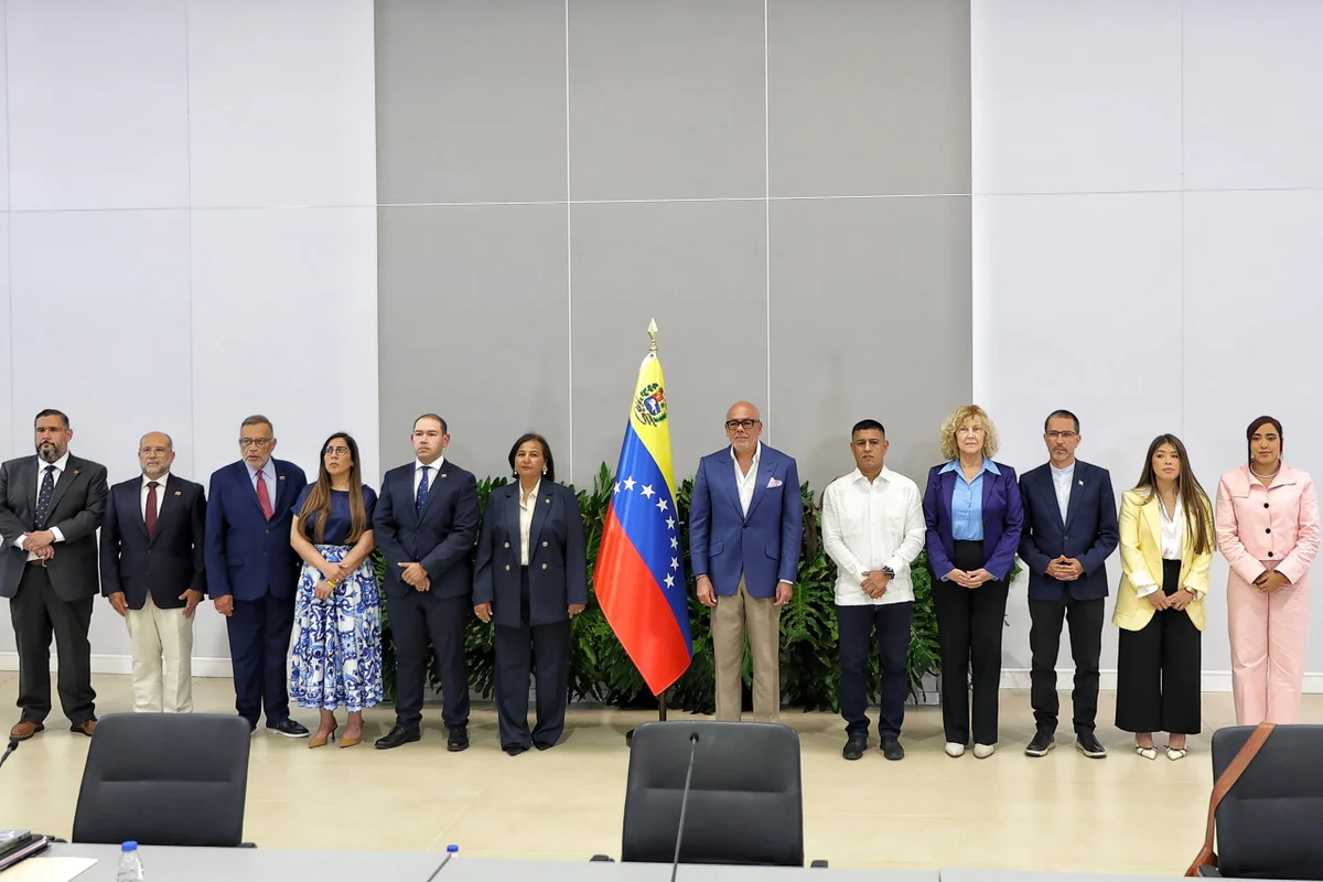 Trump Inicia Reuniões em Caracas por Transição na Venezuela