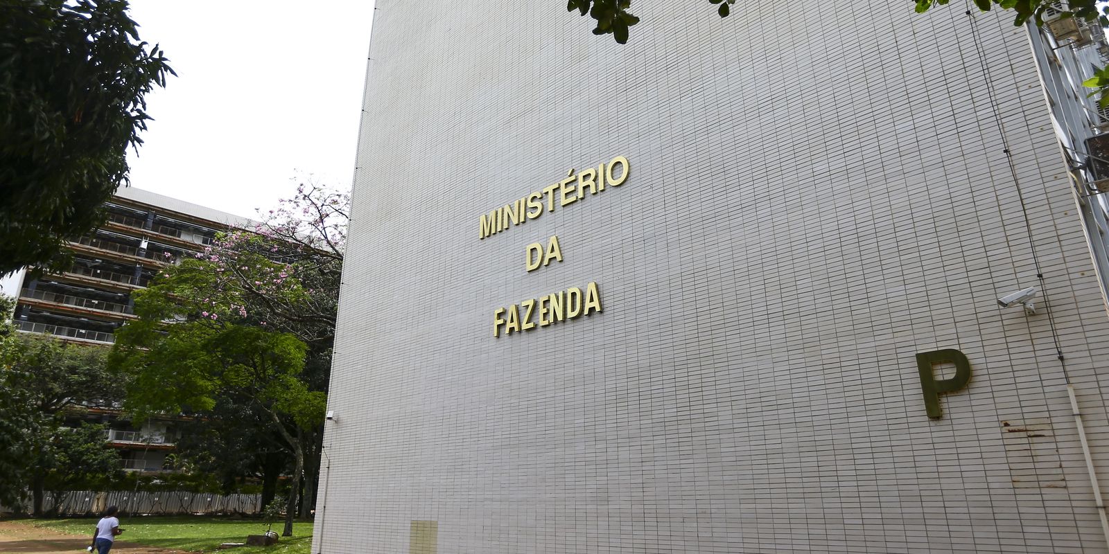 Ministério da Fazenda reduz projeção do PIB para 2% em 2026 e 2,3% em 2027