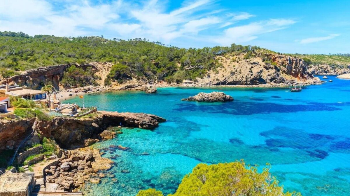 Ibiza revela seu lado sereno: como encontrar tranquilidade longe das baladas