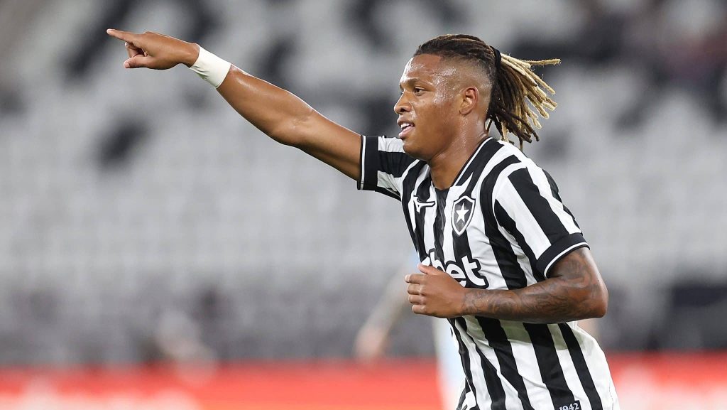 Botafogo vence o Grêmio por 3 a 2 e se afasta da zona do rebaixamento no Brasileirão