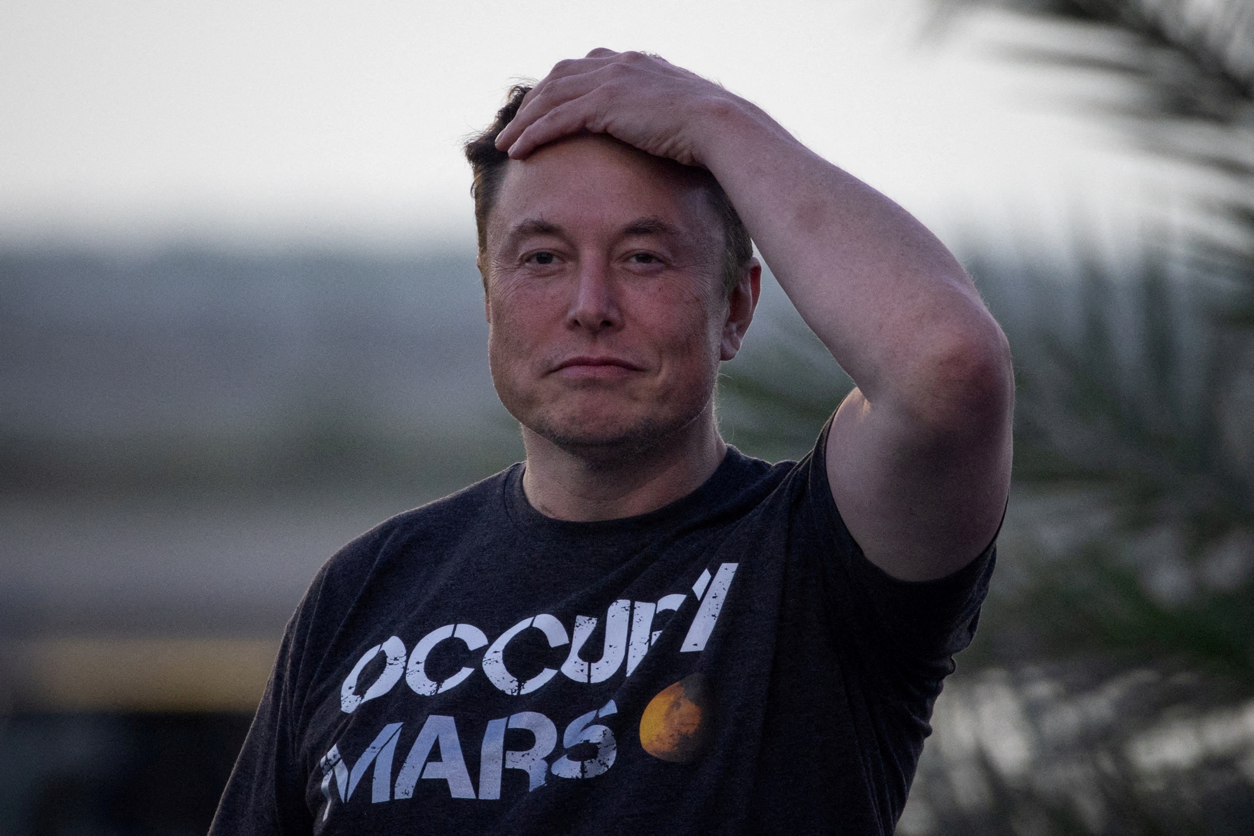 Ações da Tesla caem após investimentos em IA e robotáxis