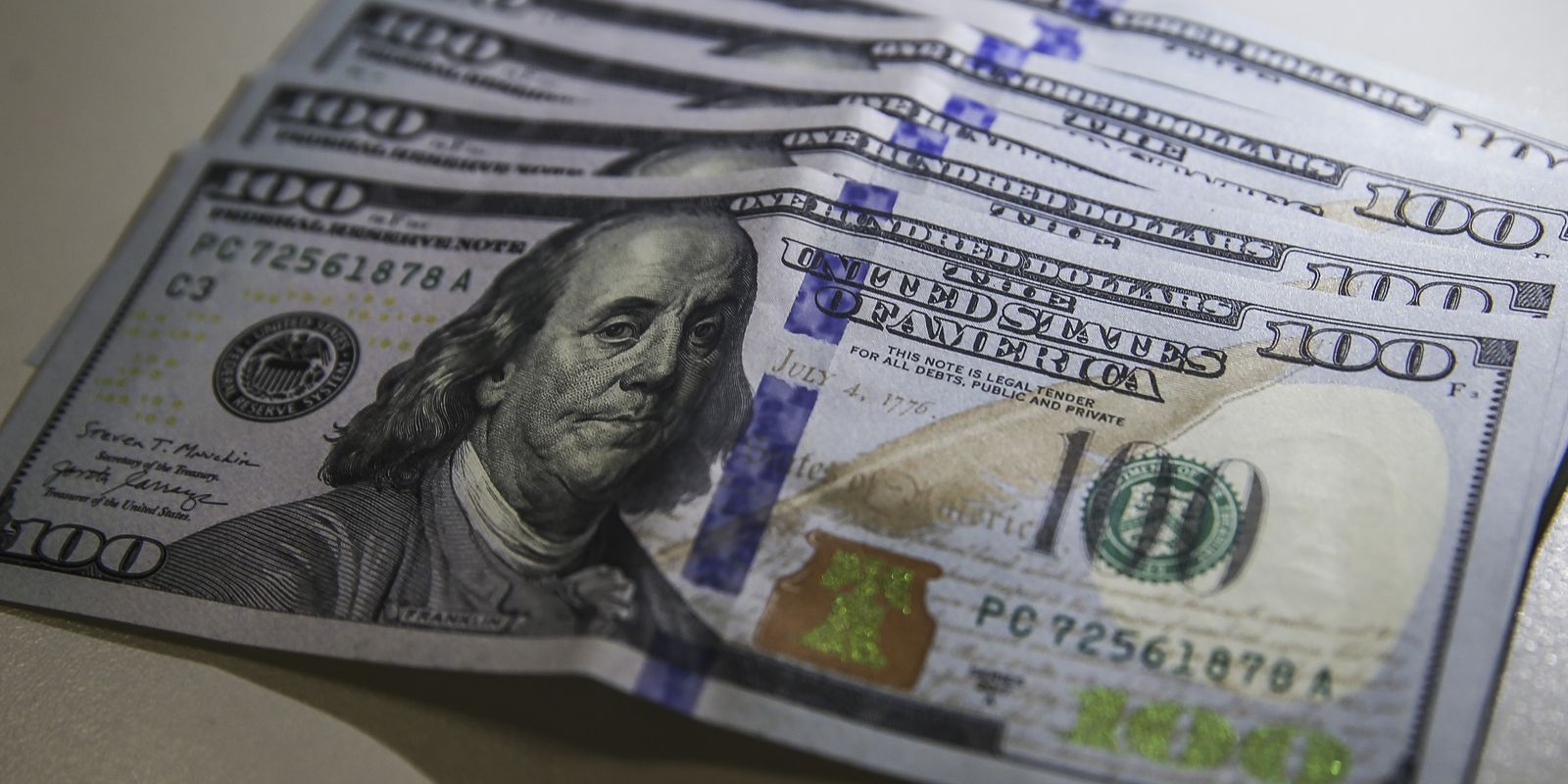 Dólar permanece estável em R$ 5,08 nesta sexta-feira