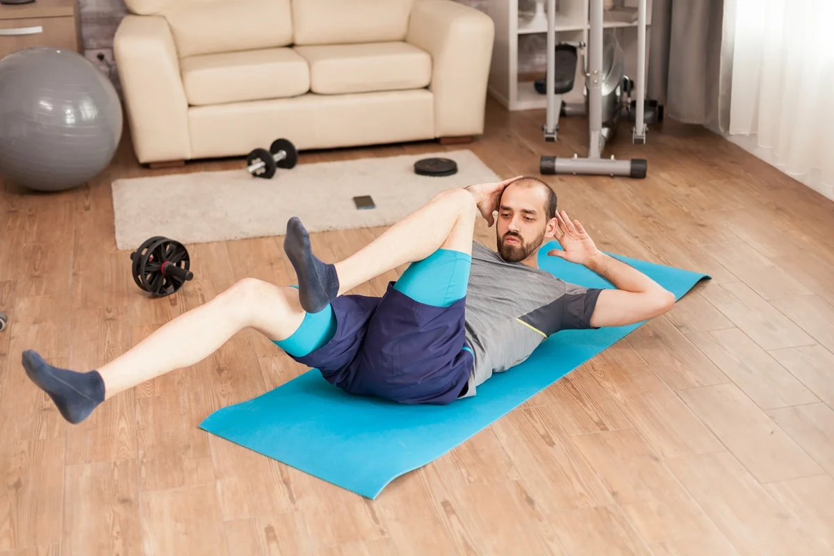 Descubra a força do seu abdômen aos 40 anos com 3 testes essenciais, segundo personal trainer