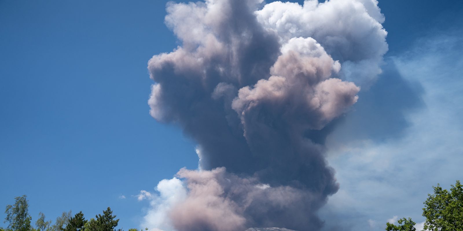 Etna: Erupção mantém aeroporto de Catânia fechado e voos suspensos até 15 de agosto