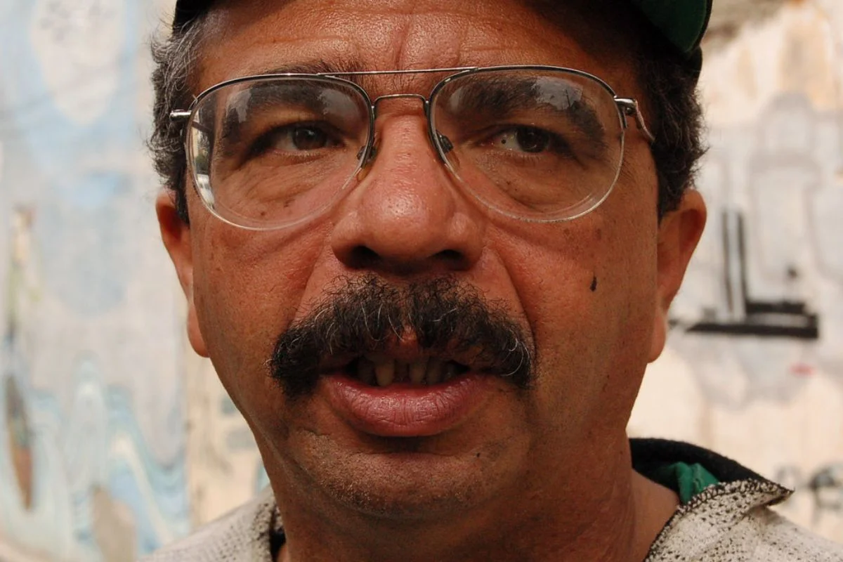 Carlos Adão, grafiteiro que espalhou o nome por muros de SP, morre aos 71 anos