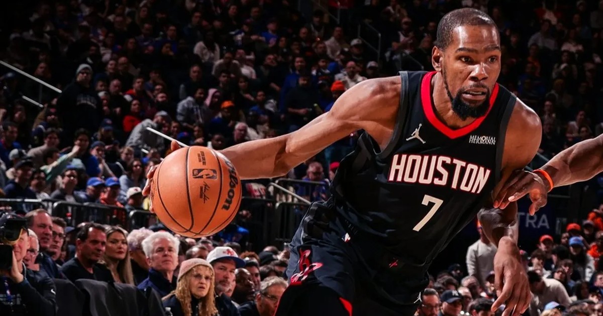 Análise revela cinco trocas de superastros da NBA que não renderam desde 2020