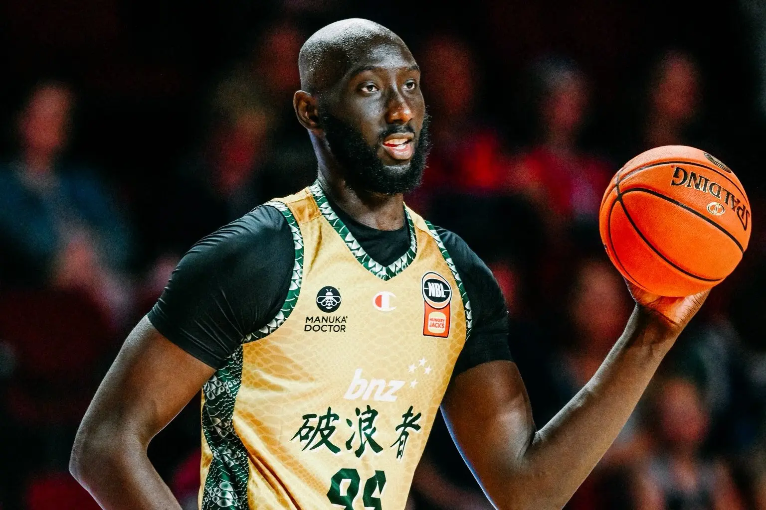 Pivô de 2,29m, Tacko Fall fecha com 76ers e busca vaga na NBA 2026/27